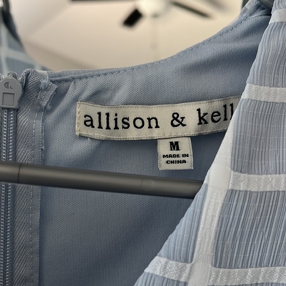 Light blue and white dress size medium - Picture 4 of 5